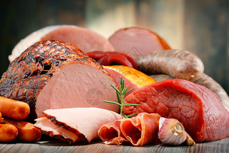 香腸高清圖片下載 高清正版肉類(lèi)美食攝影，編號(hào)503145427